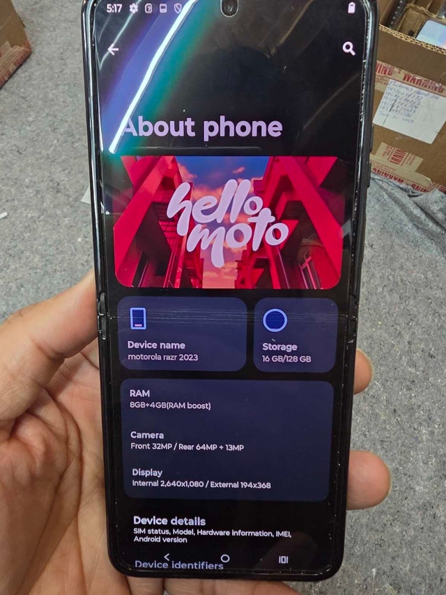Motorola Razr 2023 Foldable Smartphone - photo 3