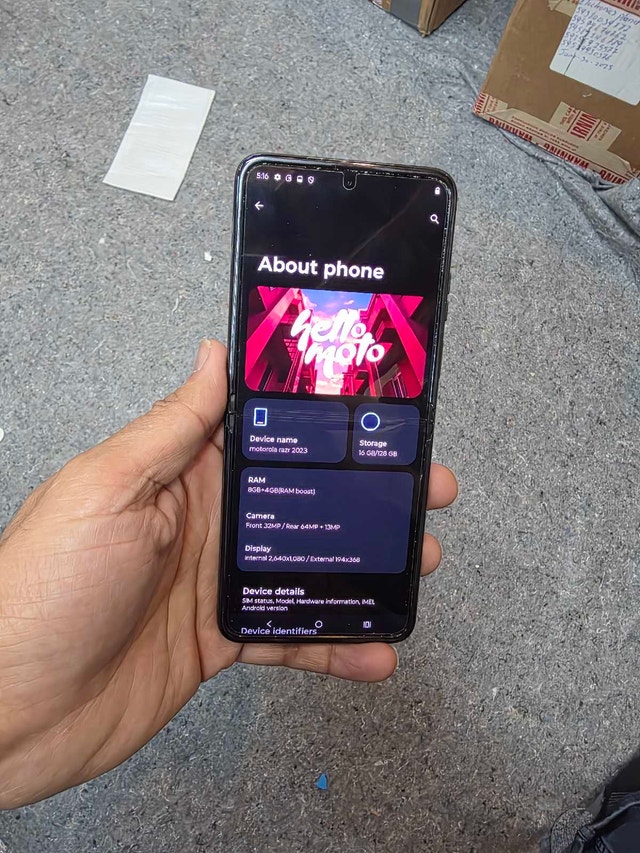 Motorola Razr 2023 Foldable Smartphone - photo 4