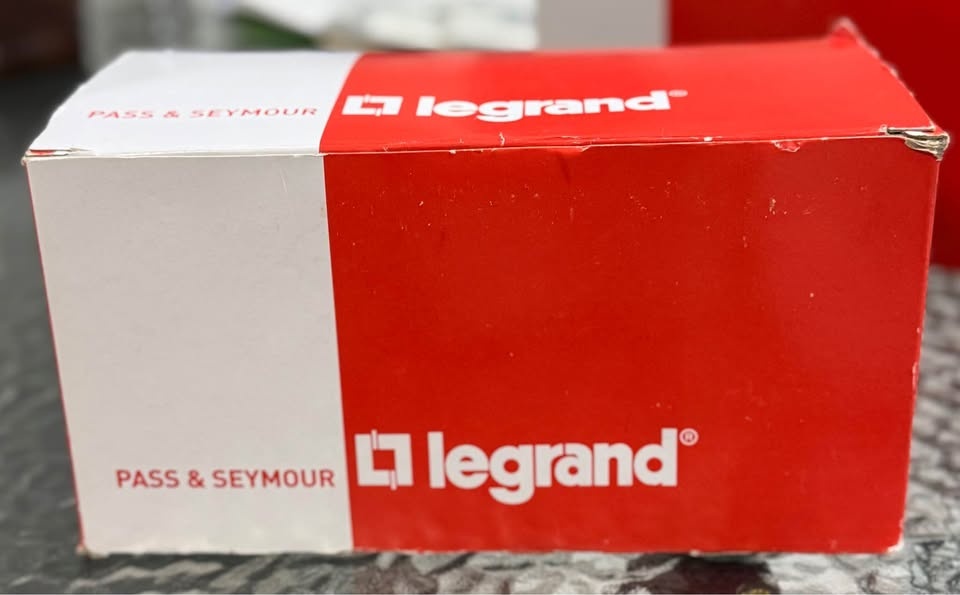 Legrand Plugtail 15A 125V Tamper-Resistant Duplex Receptacle (Wh - photo 4