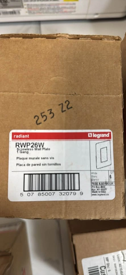 Legrand radiant 1-Gang Decorator/Rocker Screwless Wall Plate, wh - photo 4