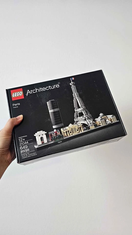 RETIRED LEGO Architecture Paris Skyline #21044