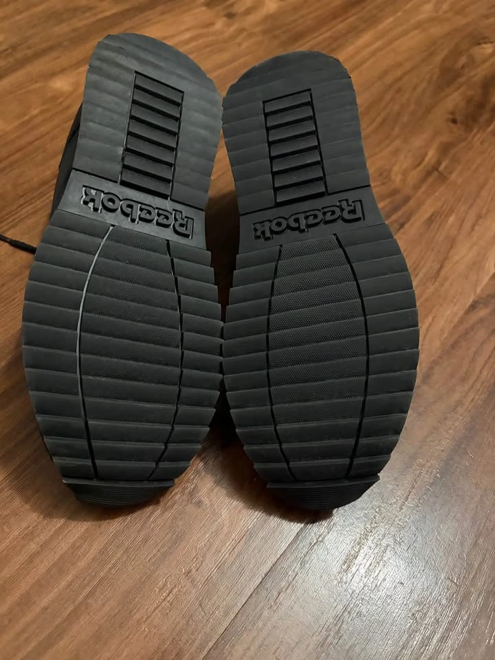 Women's Reebok Shoes - photo 3