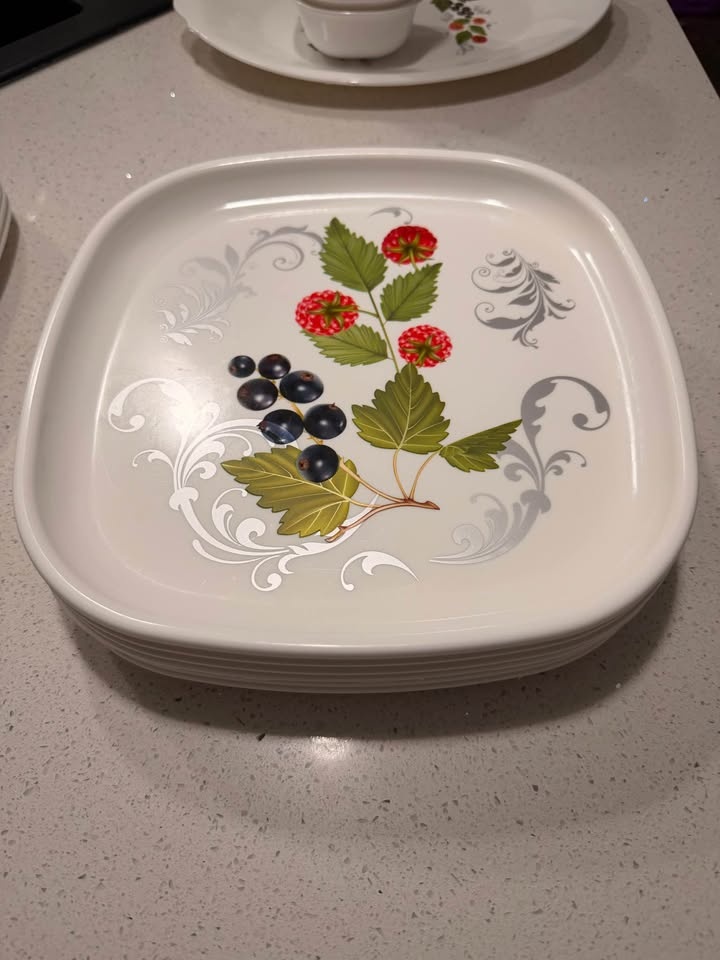 Dinner Set – 27 Pieces – Excellent Condition 🍽️ - photo 2