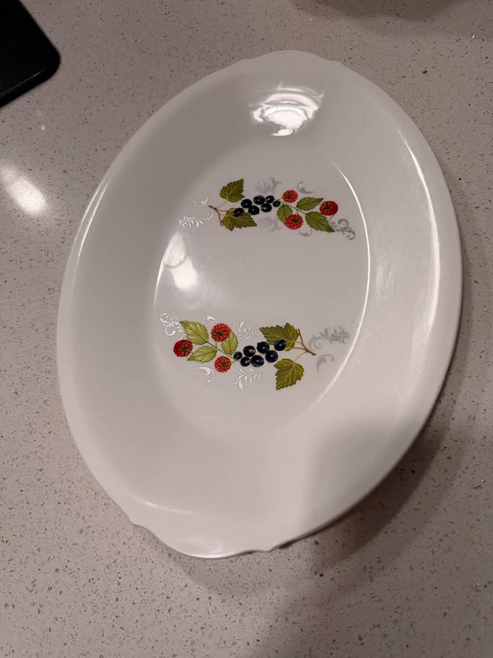 Dinner Set – 27 Pieces – Excellent Condition 🍽️ - photo 5