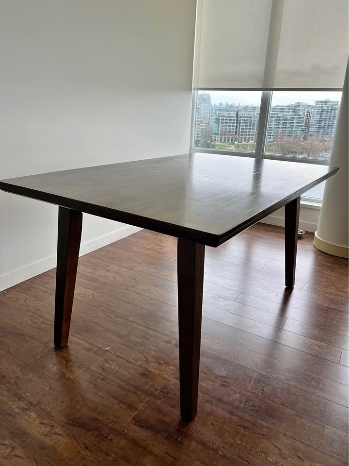 Solid wood 4-6 seater dining table with optional chairs
