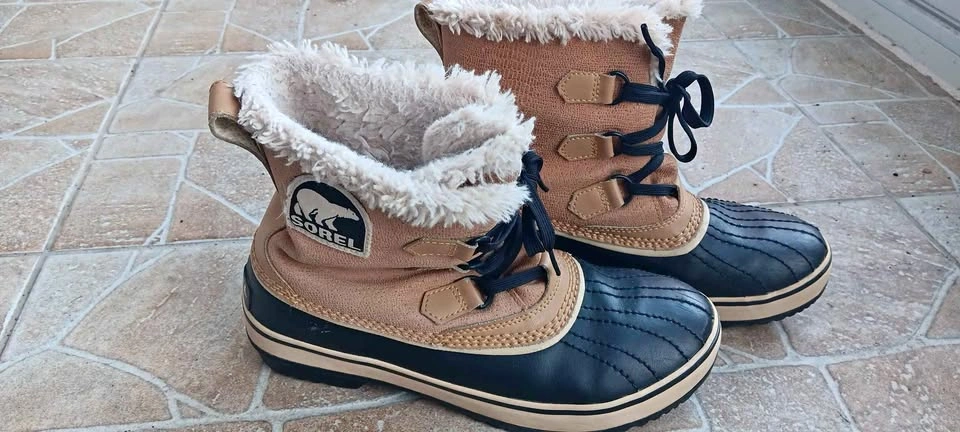 Sorel boots size 9