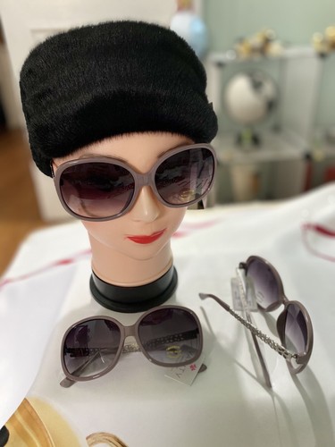 Women's sunglasses in mauve with smoke lenses