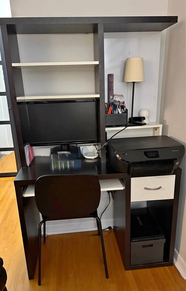Desk w/chair