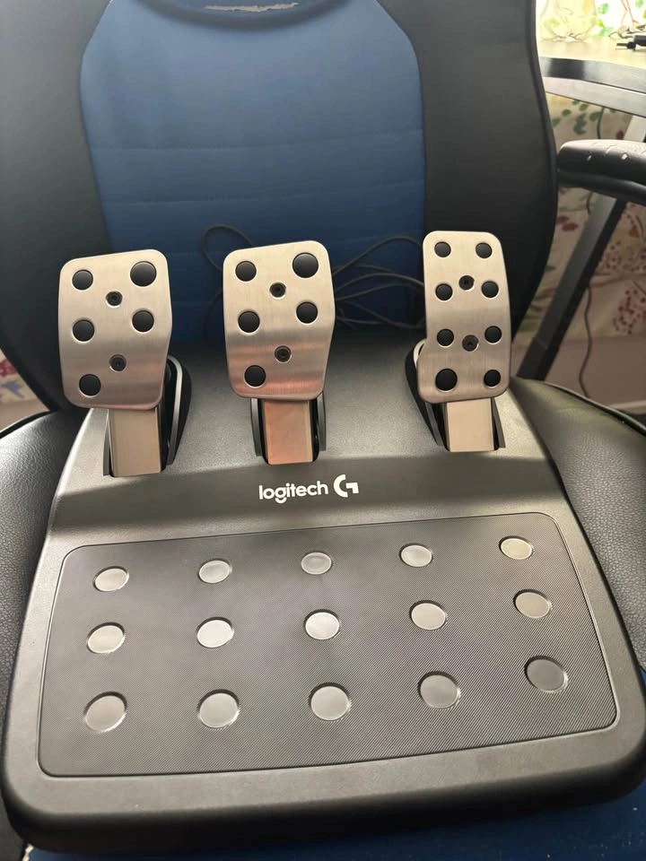 G29 Driving Force Steering Wheel & Pedals - photo 2