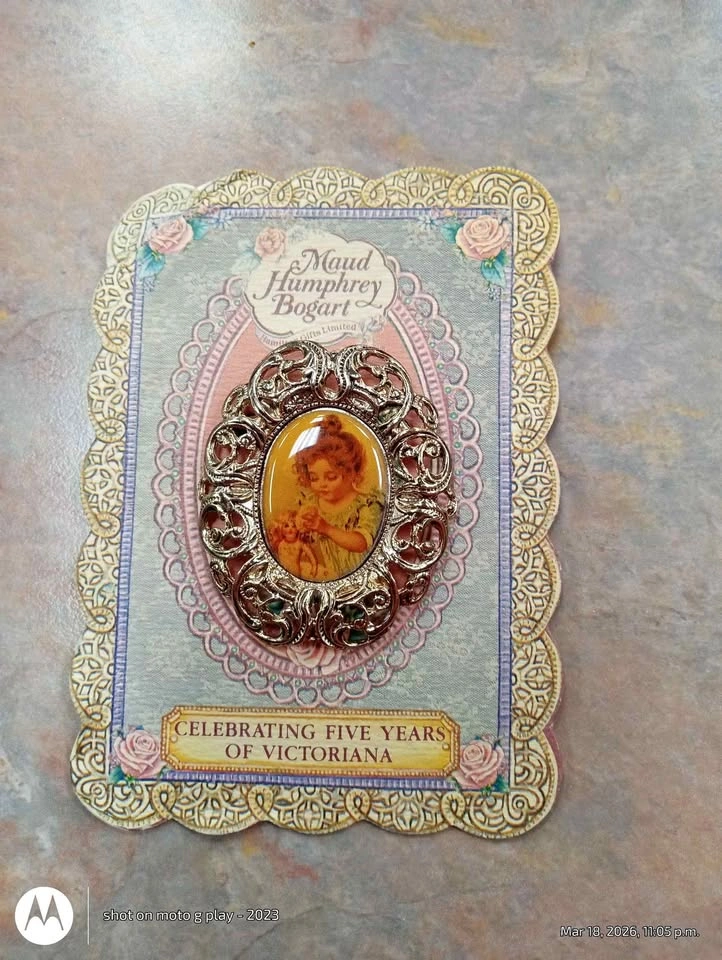 Vintage 1990s Victoriana Style Pin Brooch on Card