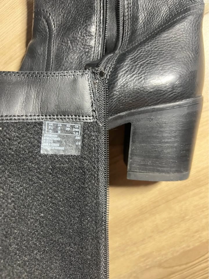 Women's Clarks Genuine Leather Boots Size 8 - photo 5