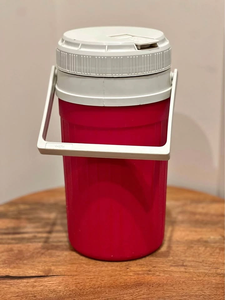 Vintage Igloo 1/2 Gallon Water Cooler Jug