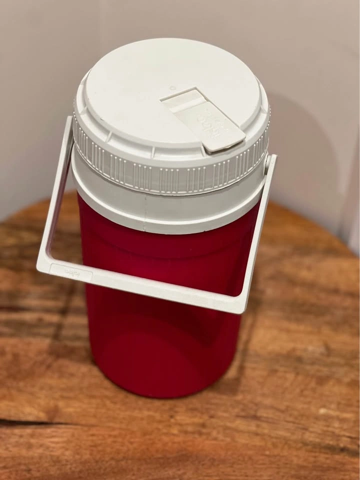 Vintage Igloo 1/2 Gallon Water Cooler Jug - photo 3