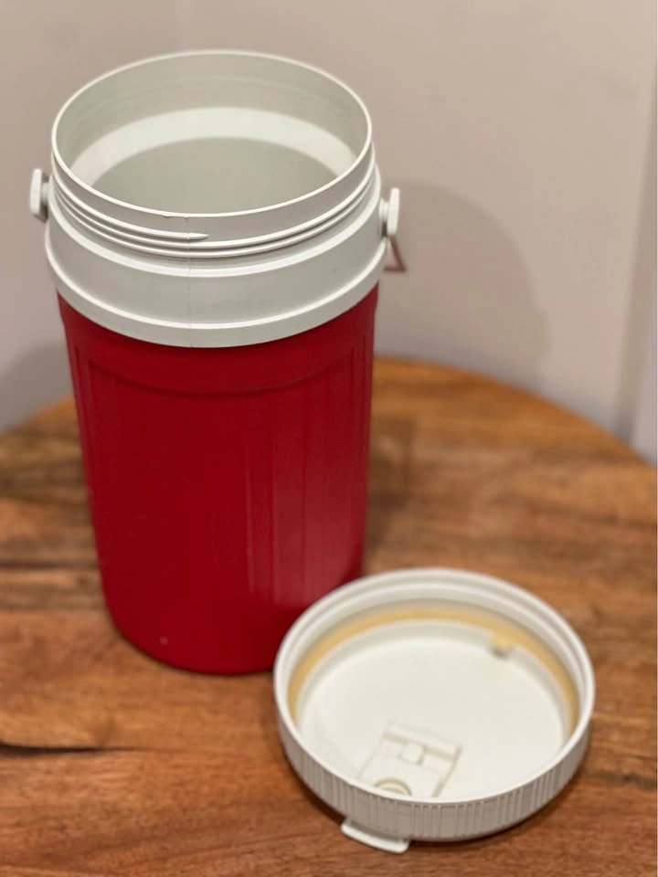 Vintage Igloo 1/2 Gallon Water Cooler Jug - photo 5