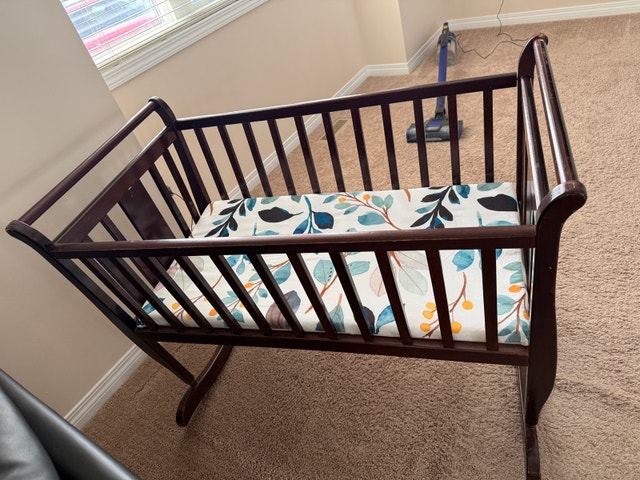 Free Wooden Baby Cradle - photo 2