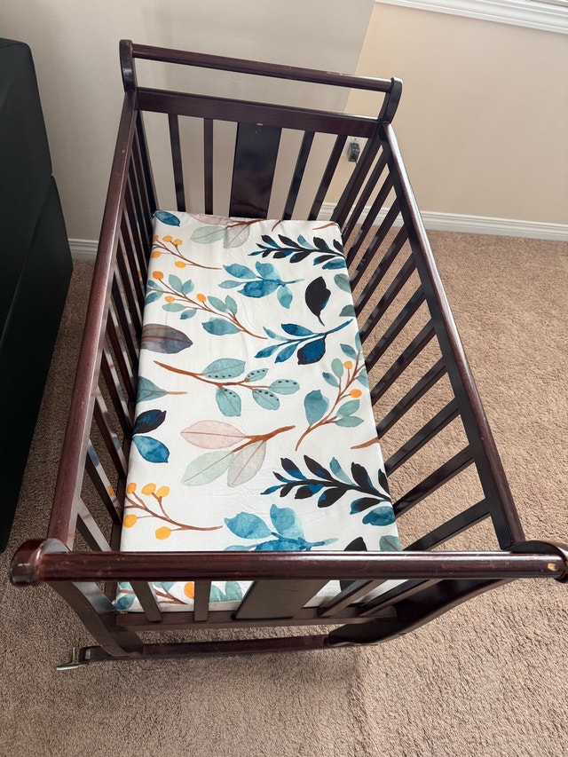 Free Wooden Baby Cradle - photo 3