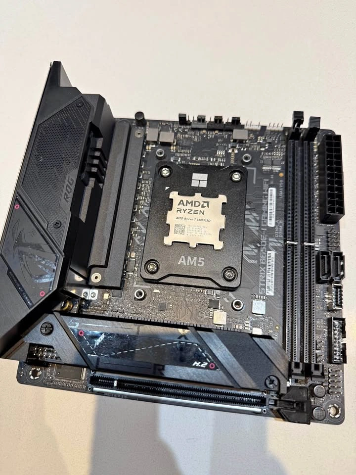 ASUS ROG STRIX B650E-I GAMING WIFI Motherboard