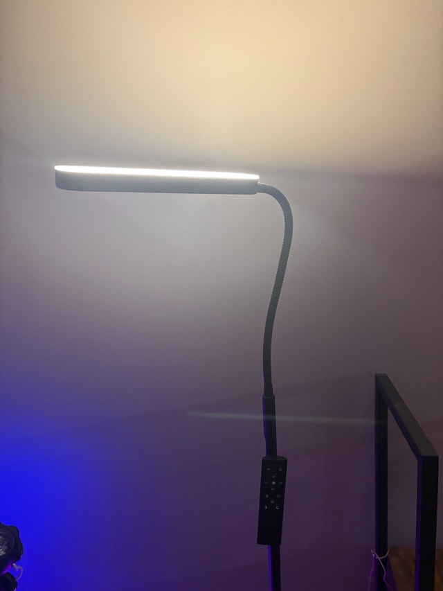 OUTON LED Floor Lamp – Dimmable w Remote - photo 2