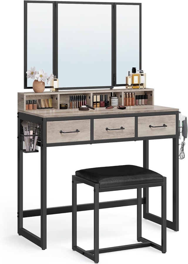 🚨Vanity Set with Mirror & Stool – Tri-Fold Mirror – $40 - photo 3