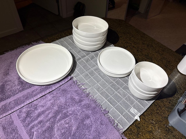 ⭐️Porcelain Dinnerware Set – 12 Pieces Chip & Scratch Resistant - photo 3