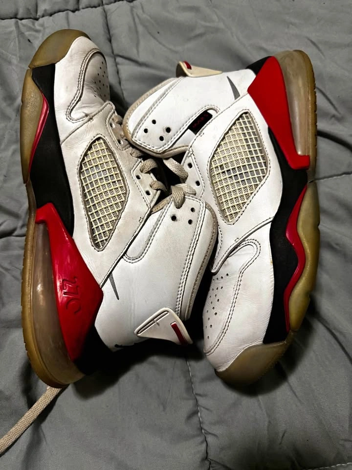 Jordan Mars 270 Size 7Y