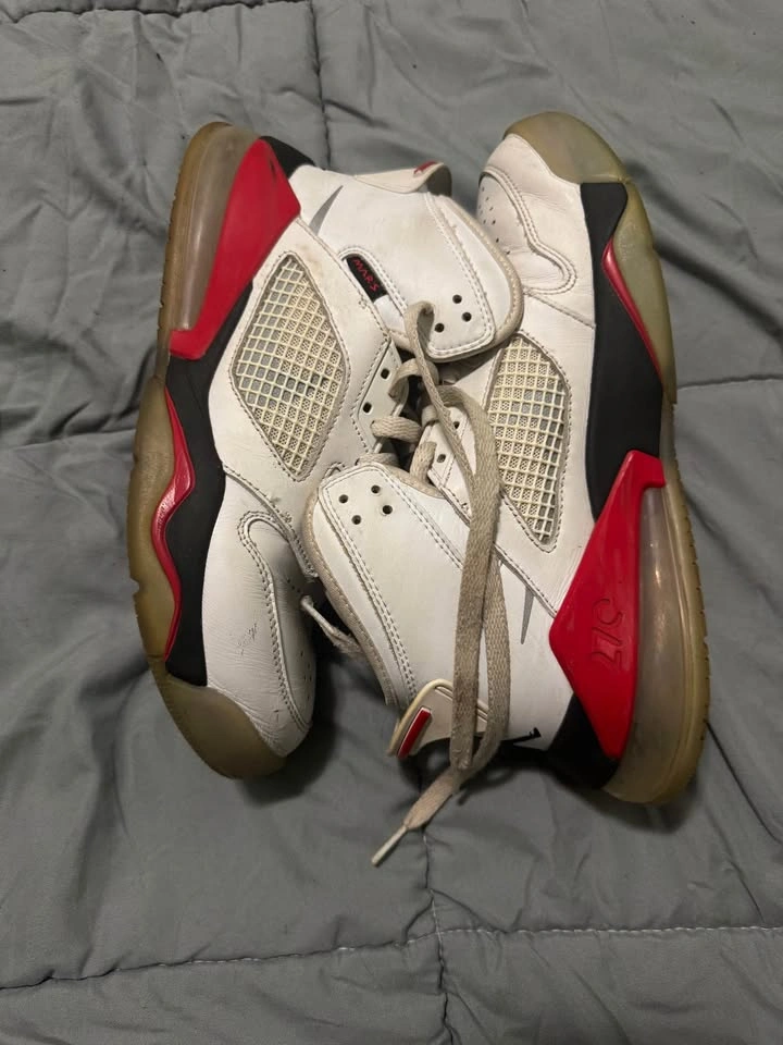 Jordan Mars 270 Size 7Y - photo 2