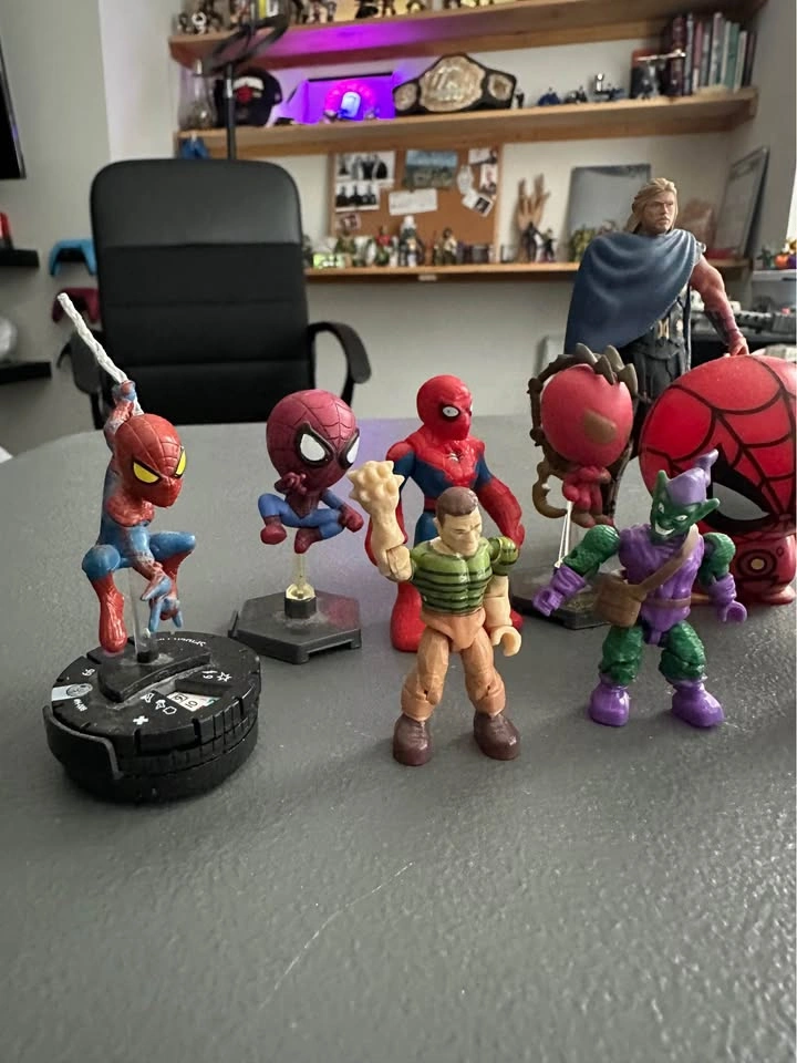 Marvel Mini Figures & Collectibles - photo 2