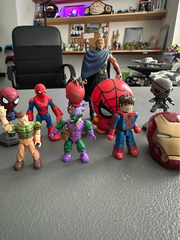 Marvel Mini Figures & Collectibles - photo 3