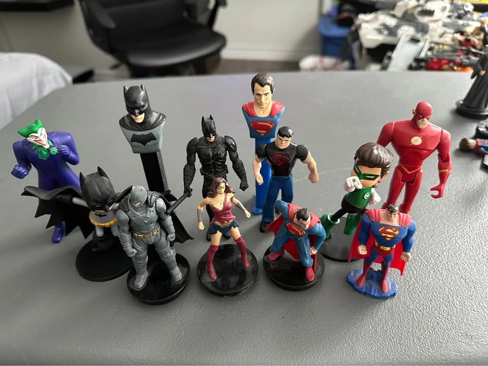 Lot of DC Mini Figures & Collectibles - photo 2