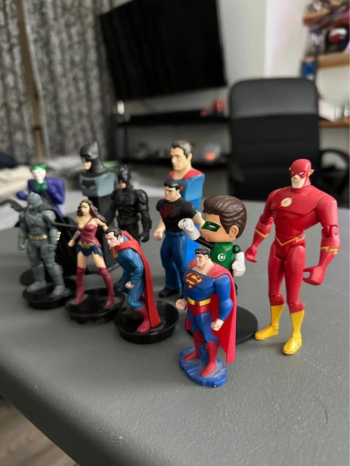 Lot of DC Mini Figures & Collectibles - photo 3