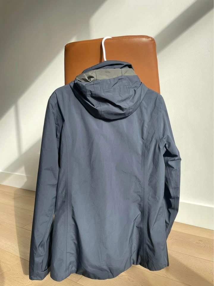 Lafuma Women’s Gore-Tex Jacket – Navy (Size M) - photo 2