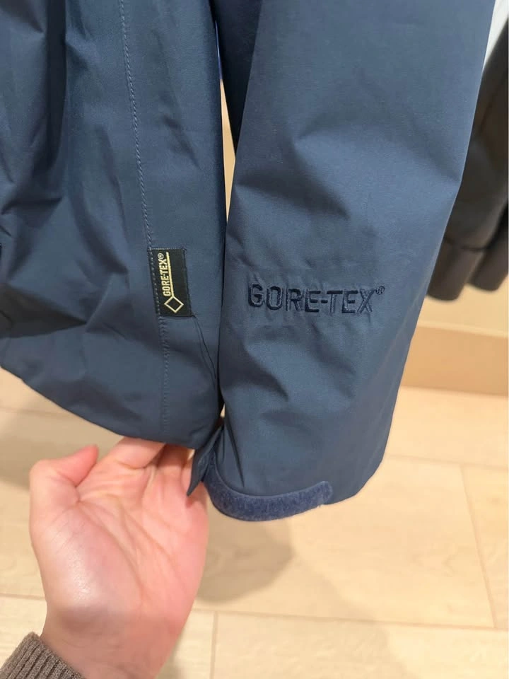 Lafuma Women’s Gore-Tex Jacket – Navy (Size M) - photo 3