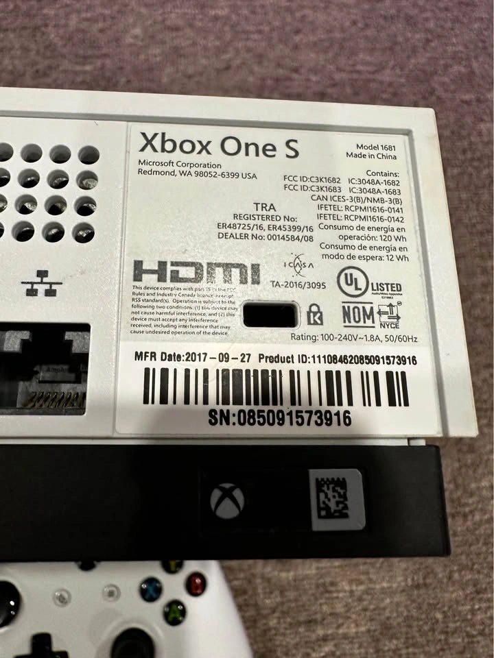 XBOX One S 500GB + 2 Controllers + Games - photo 3