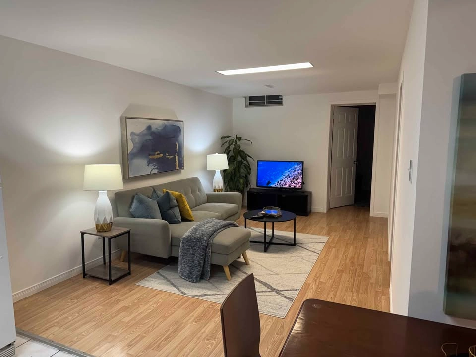 2 Beds 1 Bath House for Rent in Scarborough - photo 3