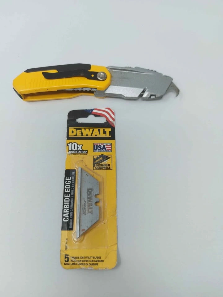 Dewalt Folding Utility Knife with Blades - photo 2