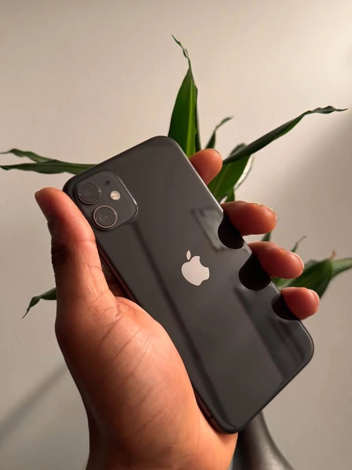 iPhone 11 – 64GB – Unlocked – $200 (Waterloo)