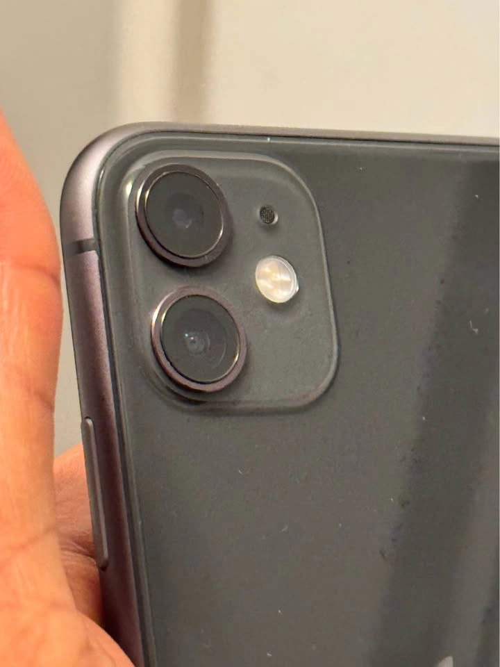 iPhone 11 – 64GB – Unlocked – $200 (Waterloo) - photo 3