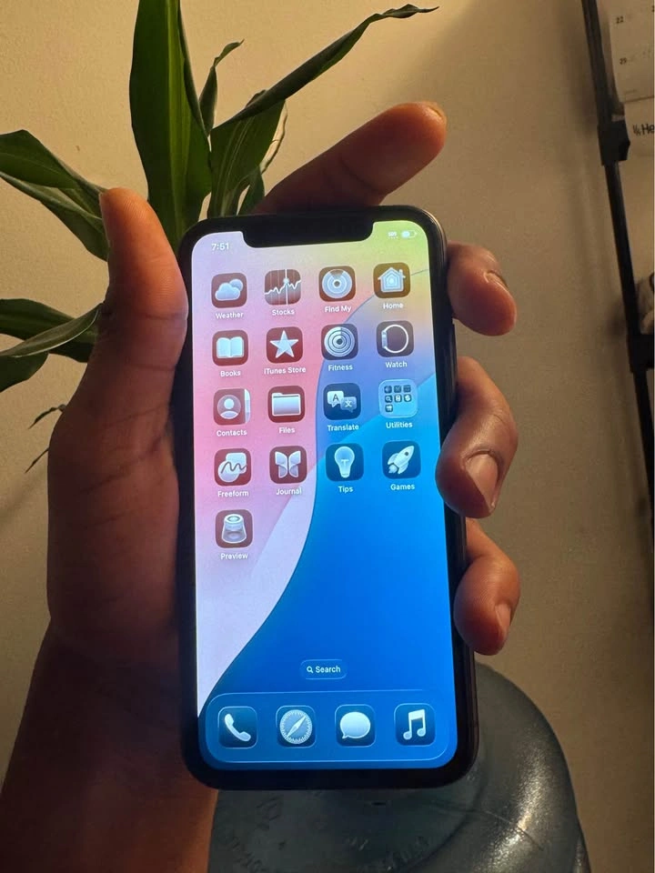 iPhone 11 – 64GB – Unlocked – $200 (Waterloo) - photo 4