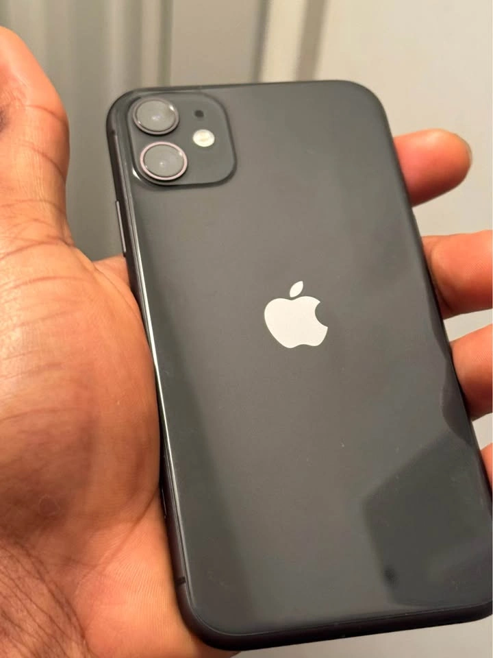 iPhone 11 – 64GB – Unlocked – $200 (Waterloo) - photo 5
