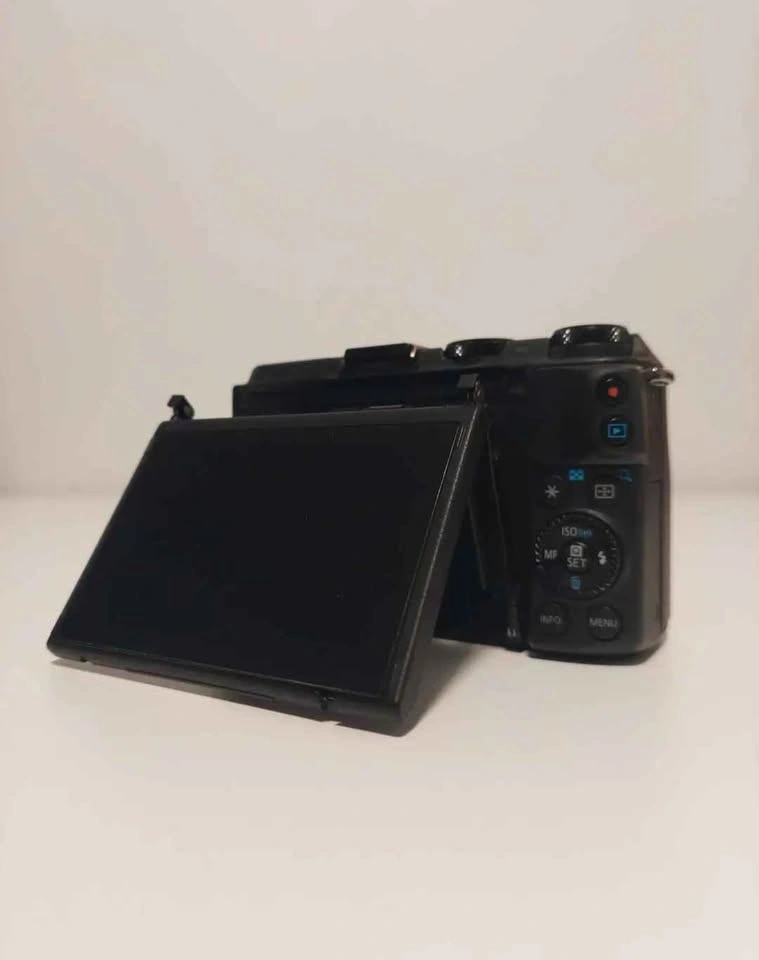 Canon EOS M3 w/ 18-55mm IS STM Lens - photo 3