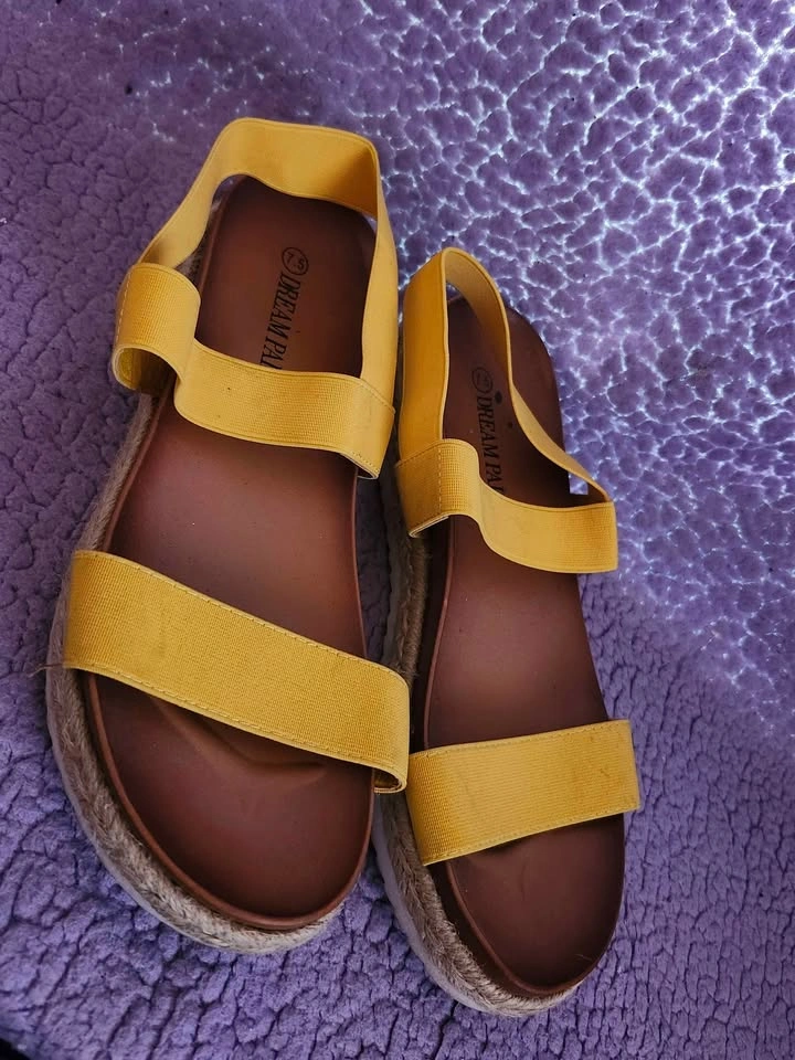 Dream Pair size 7.5 Womens Yellow 🟡 Sandals 👡👡 - photo 2