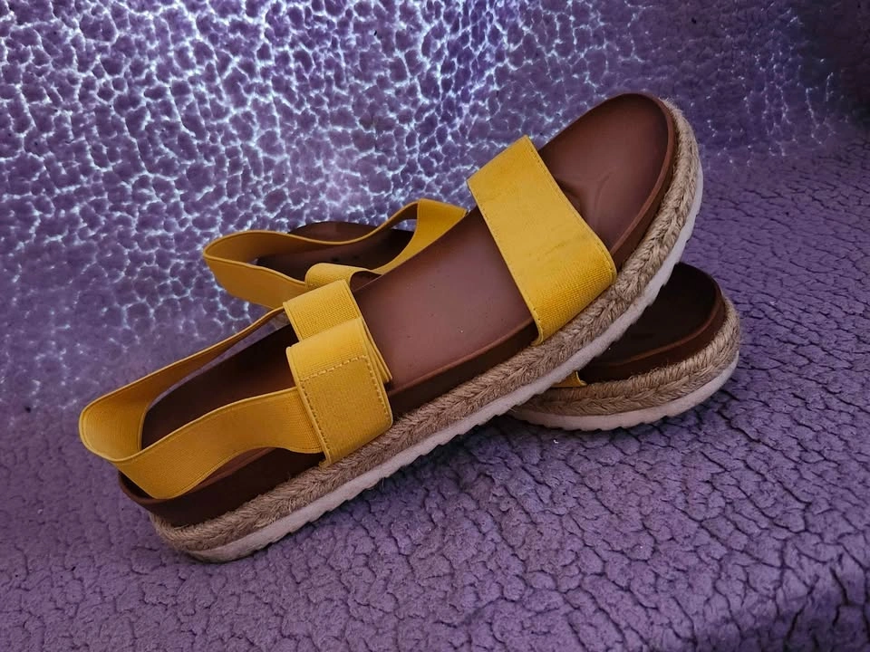 Dream Pair size 7.5 Womens Yellow 🟡 Sandals 👡👡 - photo 3