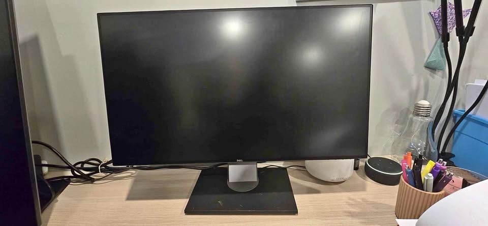 2x Dell UltraSharp U2717D 27" QHD Monitors