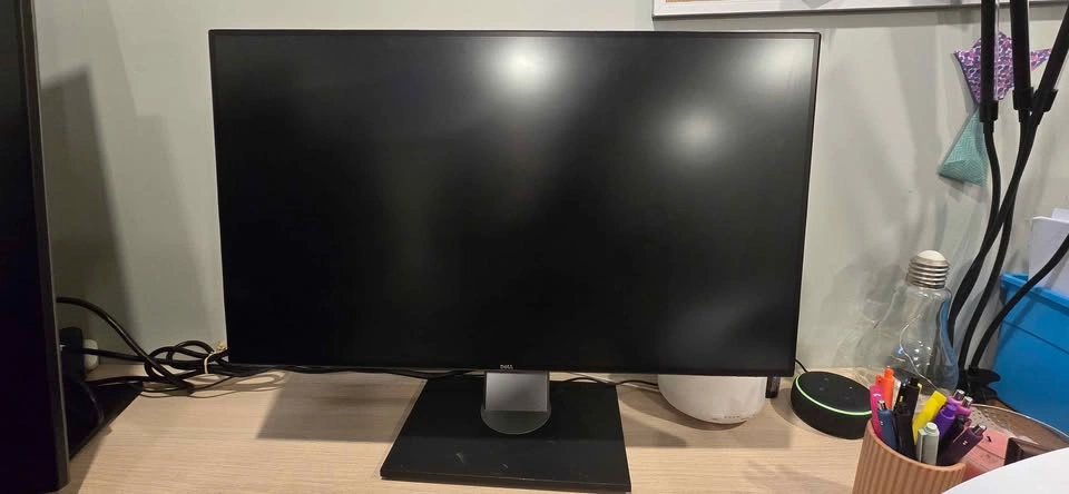 2x Dell UltraSharp U2717D 27" QHD Monitors - photo 2