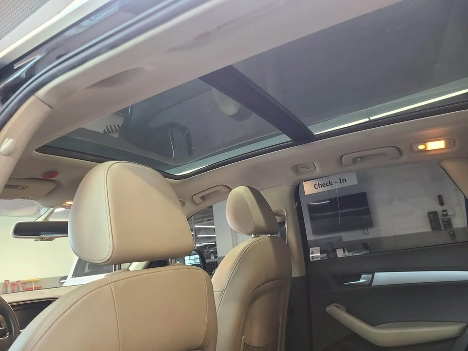 2011 Audi Q5 3.2L Quattro AWD SUV - photo 5