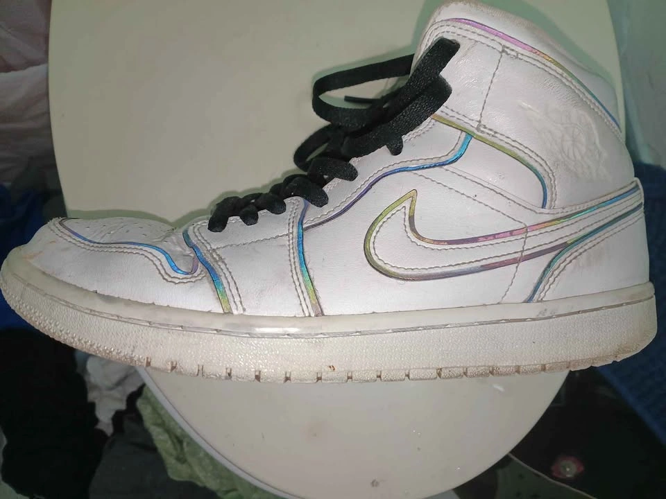 Air Jordan 1 Mid SE Iridescent Trim Womens 10.5 - photo 3