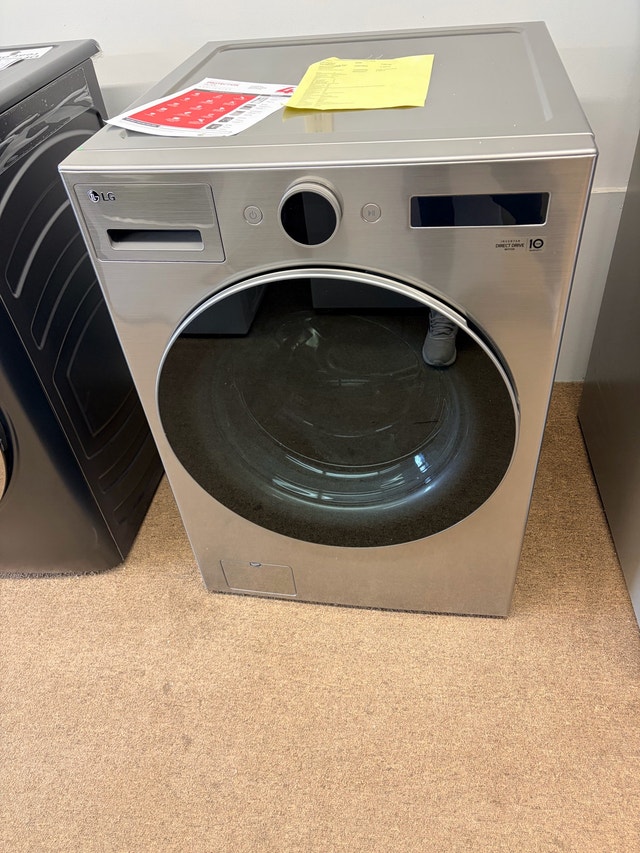 New LG Front Load Washer 5.2 cu.ft WM5500HVA