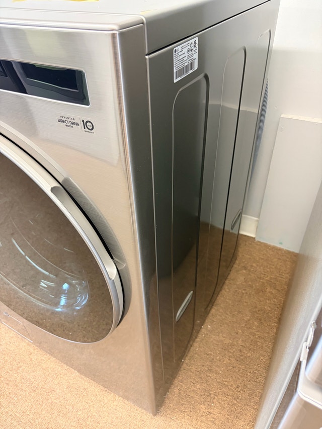 New LG Front Load Washer 5.2 cu.ft WM5500HVA - photo 2