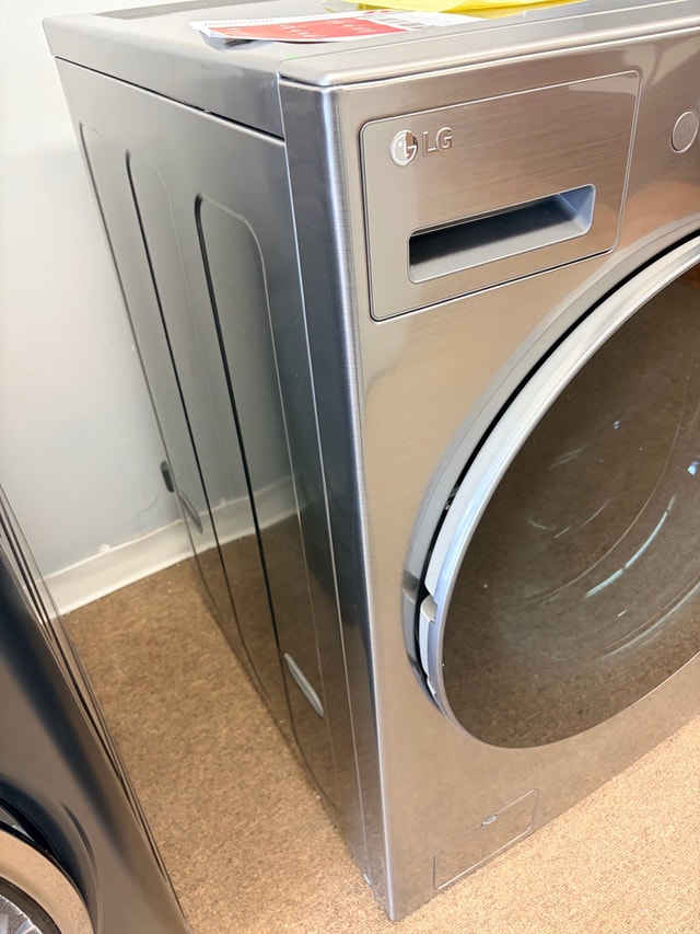 New LG Front Load Washer 5.2 cu.ft WM5500HVA - photo 3