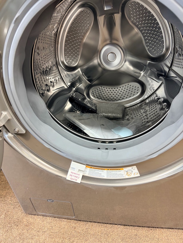 New LG Front Load Washer 5.2 cu.ft WM5500HVA - photo 4